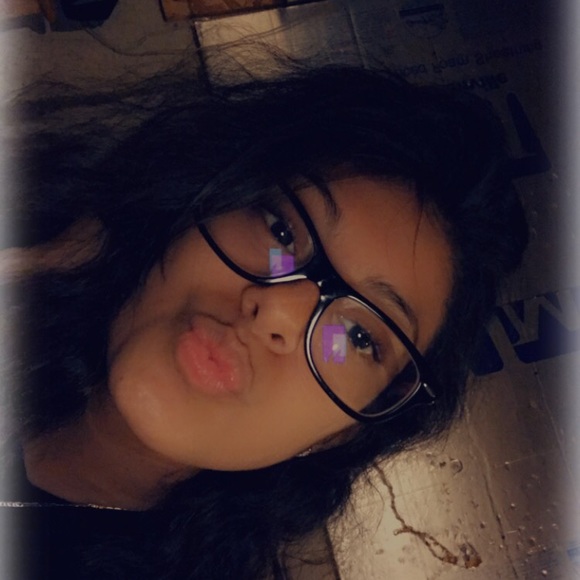 Meet your Posher, Esmeralda - Picture 1 of 1